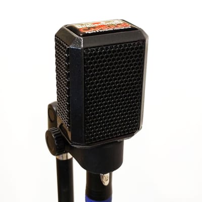 What is a Figure-8 Microphone? An In-Depth Guide